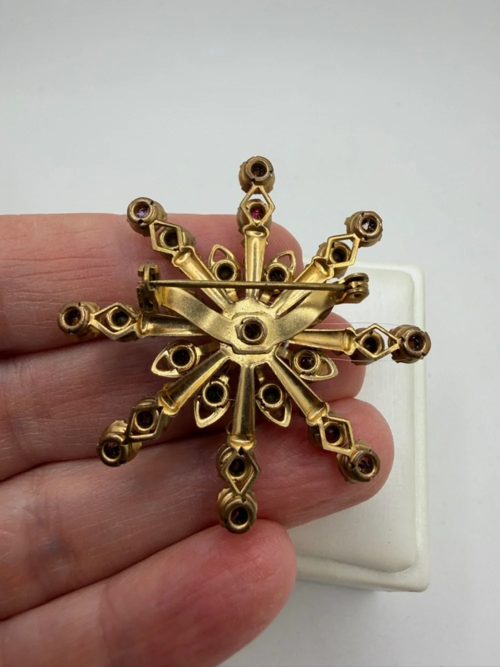 Vintage Aurora Borealis Rhinestone and‎ Antiqued Gold tone Brooch/Pin!